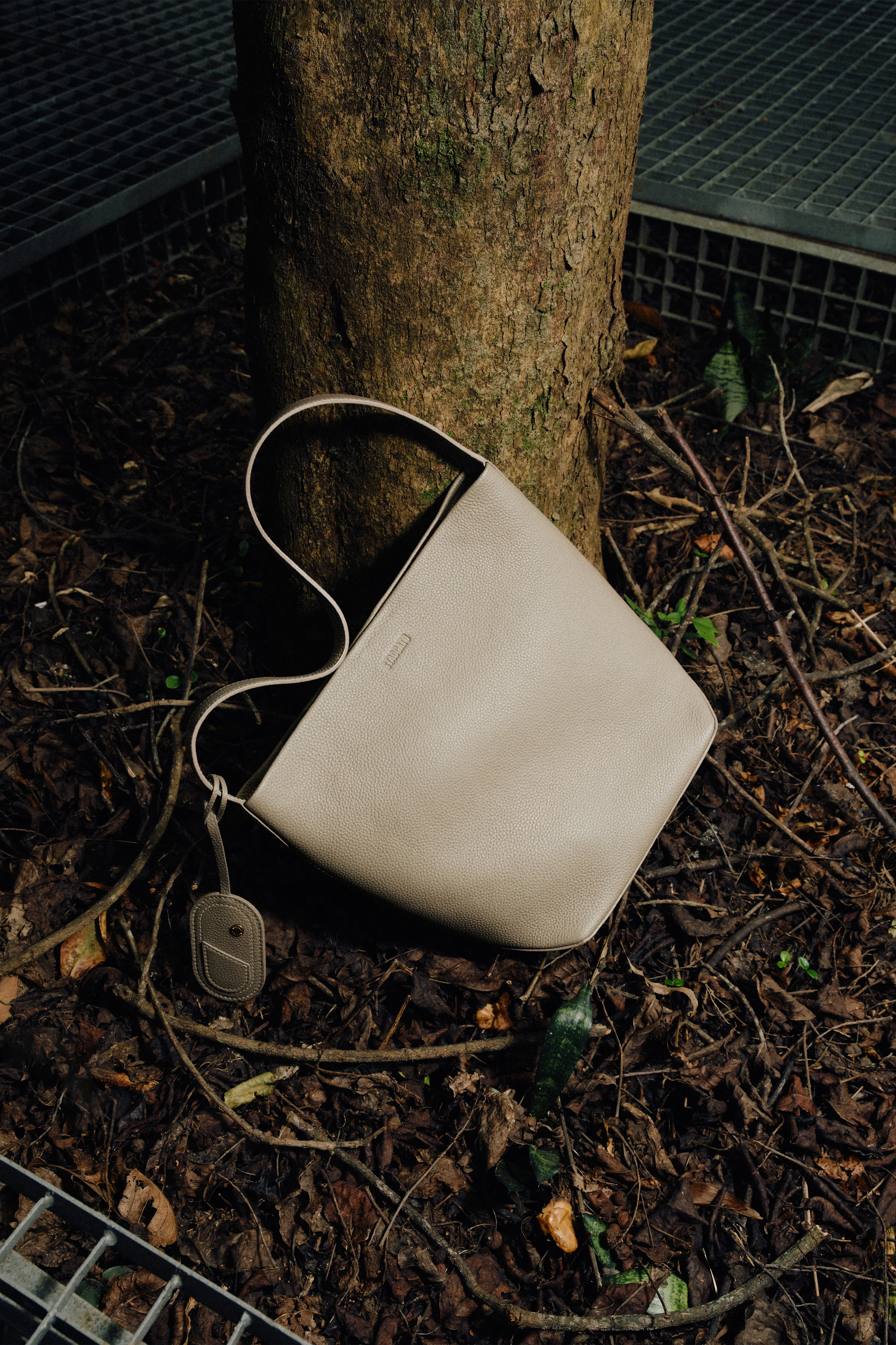 Bucket Bag - Leather Large Capacity Tote Shoulder Bucket Bag X8030 - Image 6